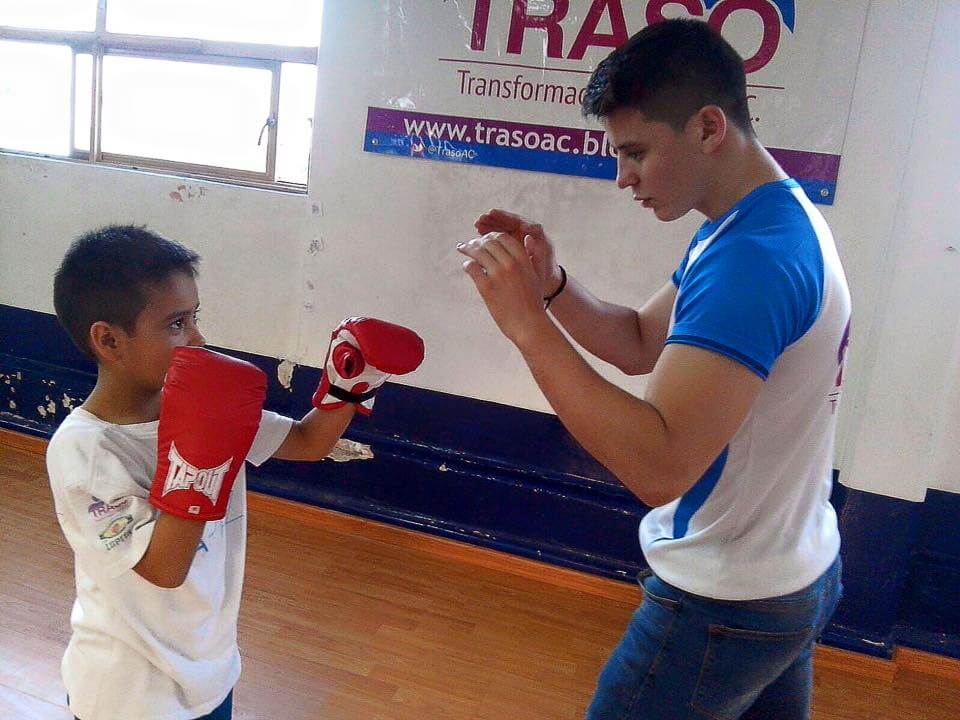 TRASO-IMAGE-DIRECT-FROM-PROGRAMME-SIGN-OFF-O-WOODFORD-NINO-ENTRENADO-CON-ALLAN